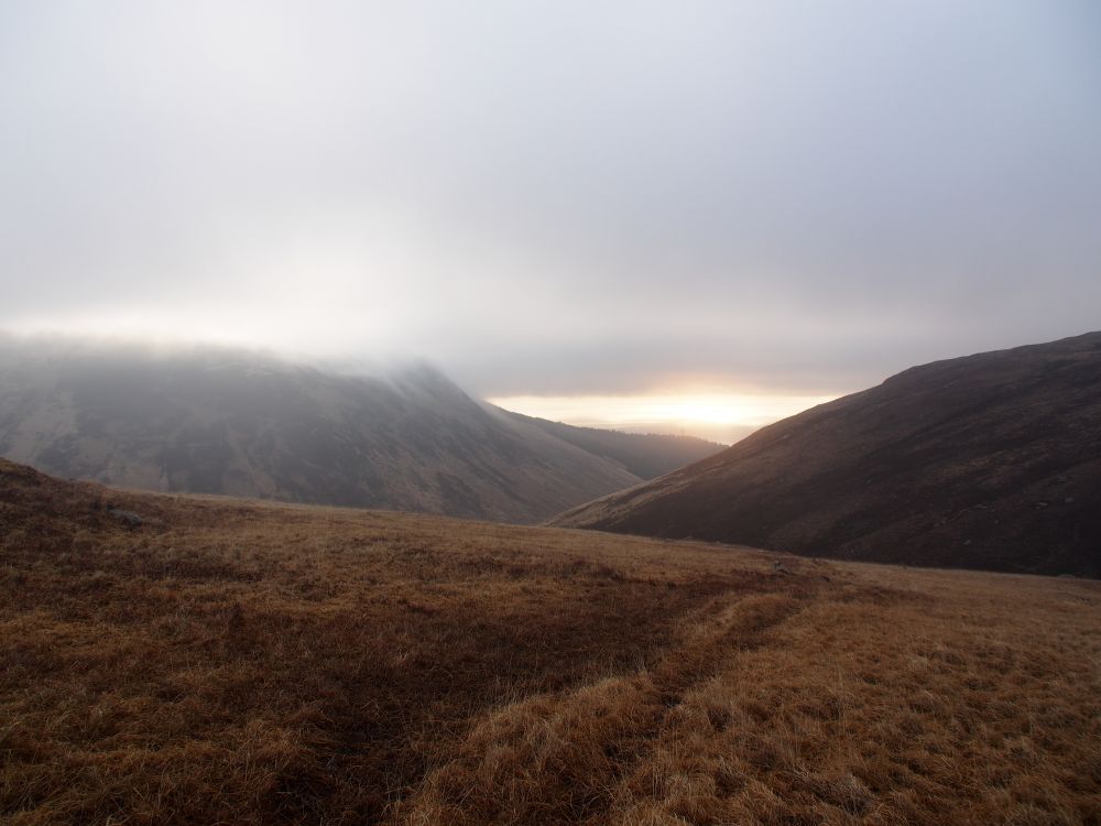 Op weg naar Beinn Nuis, voordat de mist begint