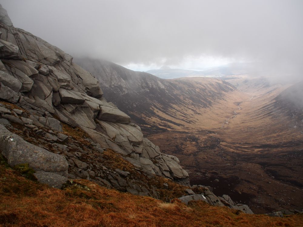 Afdaling Cir Mhor. Blik op Glen Rosa